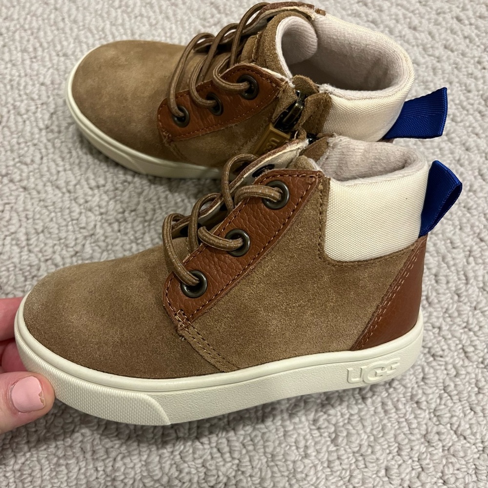 Ugg toddler 8 brown boots leather upper with zipper